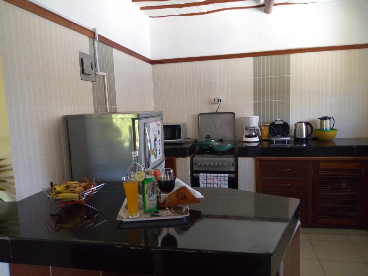 Sea Breeze Villas Kenya Diani Beach Esterno foto