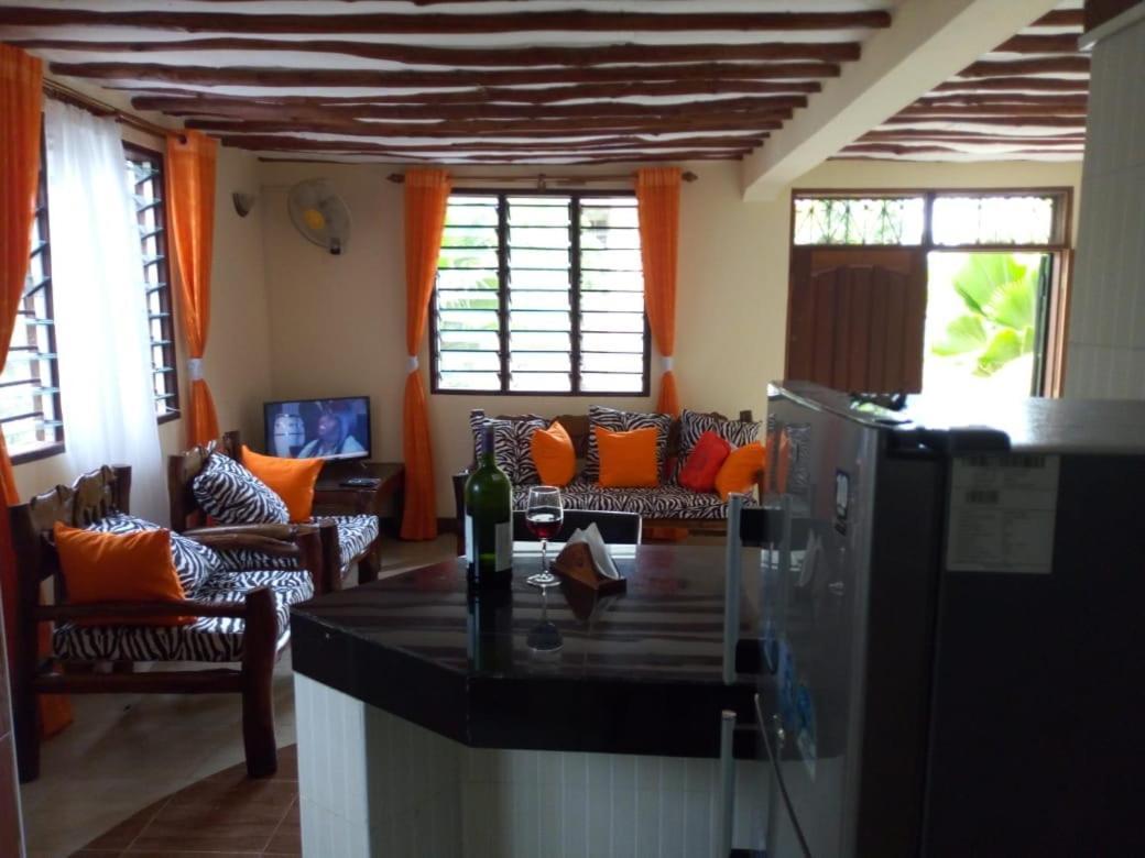 Sea Breeze Villas Kenya Diani Beach Esterno foto