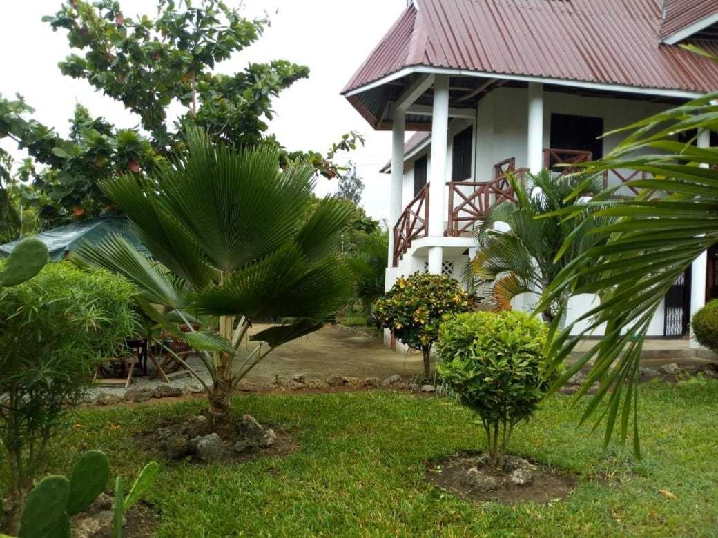 Sea Breeze Villas Kenya Diani Beach Esterno foto